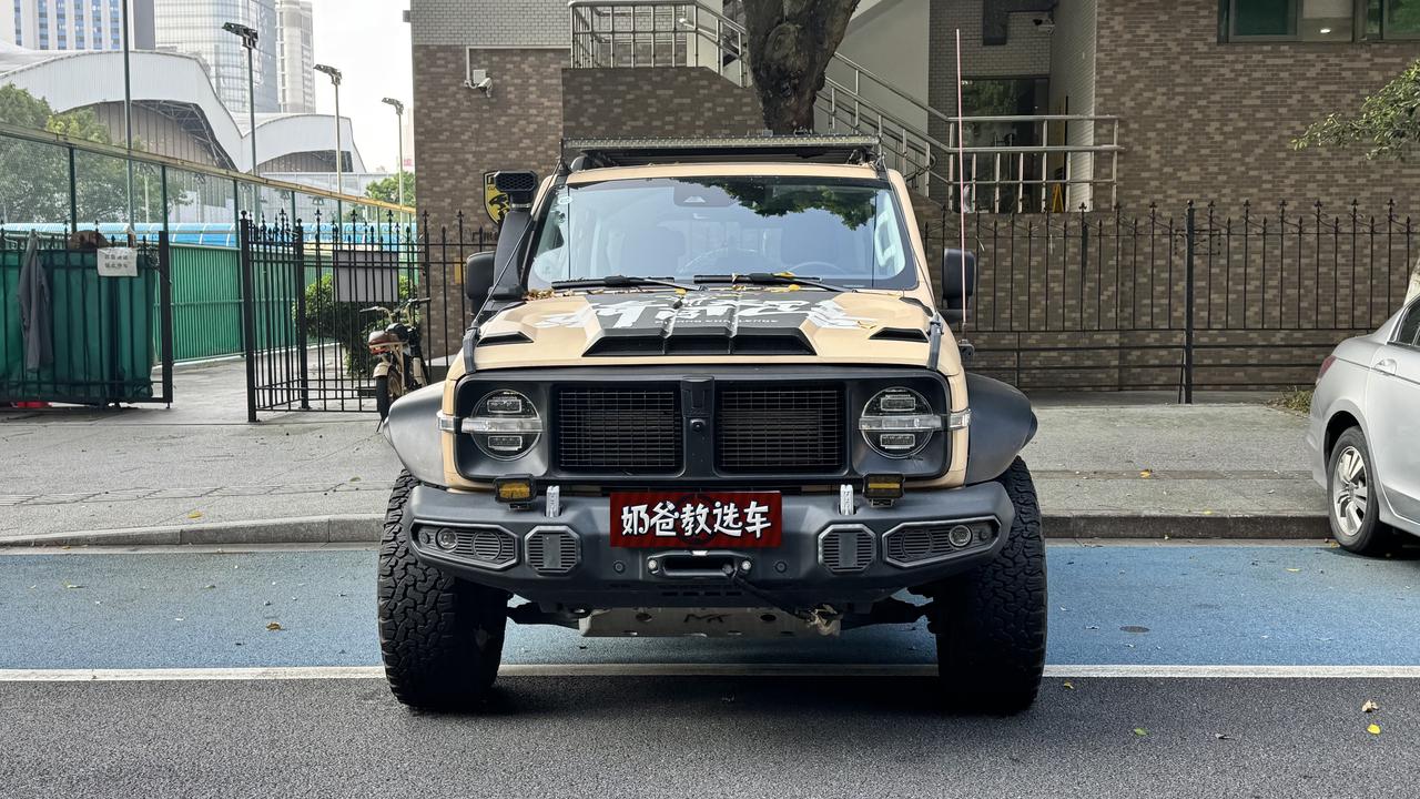 在广州体育中心偶遇很帅的坦克300枫林铁骑[赞][赞][赞][赞][赞]路边随手