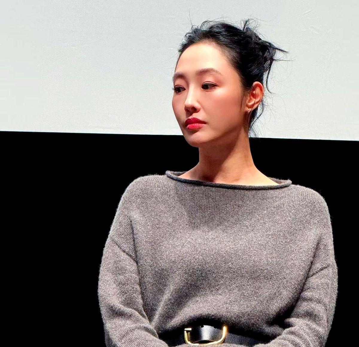 白百何和王传君同框，热搜又炒起来了。
可热搜能当饭吃吗？
她当年《捉妖记》票房破