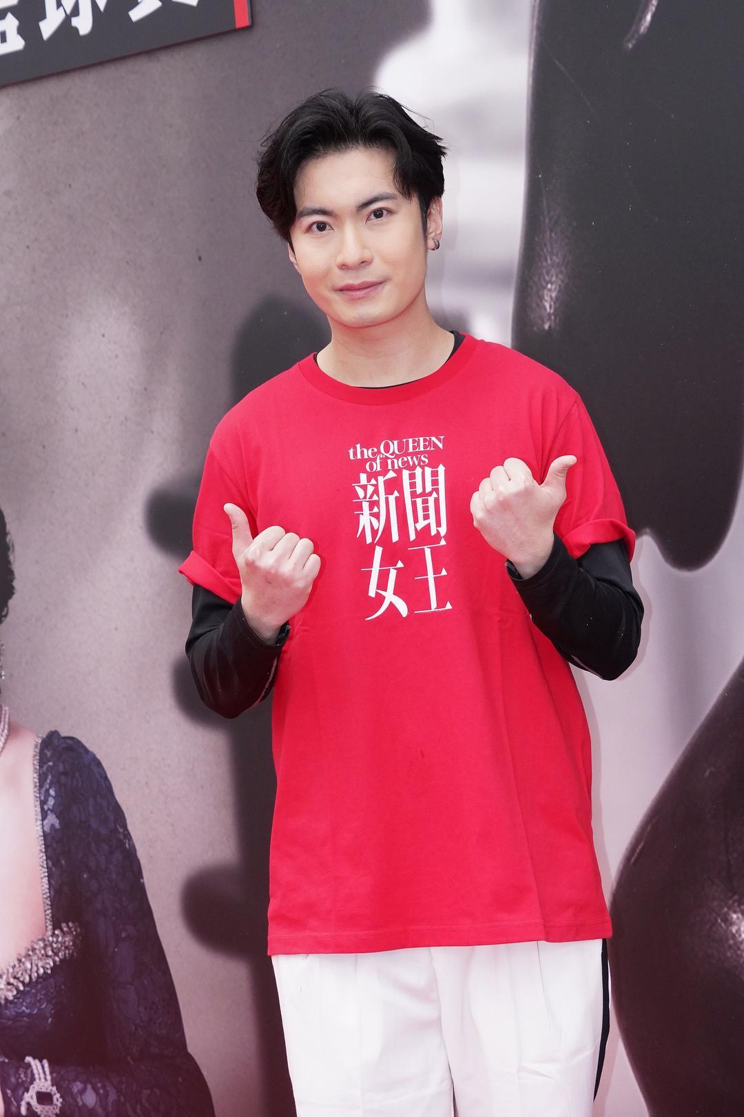 【#新闻女王演员朱乐洺自曝患玫瑰痤疮#，佘诗曼留言“加油”】#朱乐洺患玫瑰痤疮佘