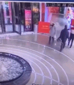 手机是个好东西啊，还能洗澡