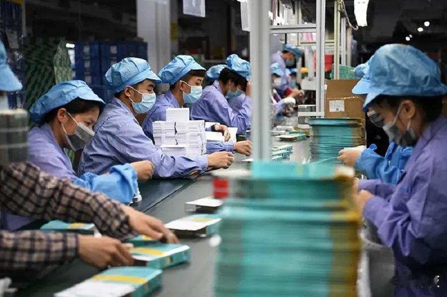 为什么实行不了五天八小时工作制？为什么你每天工作忙却没有多少钱剩下来？更不敢停下