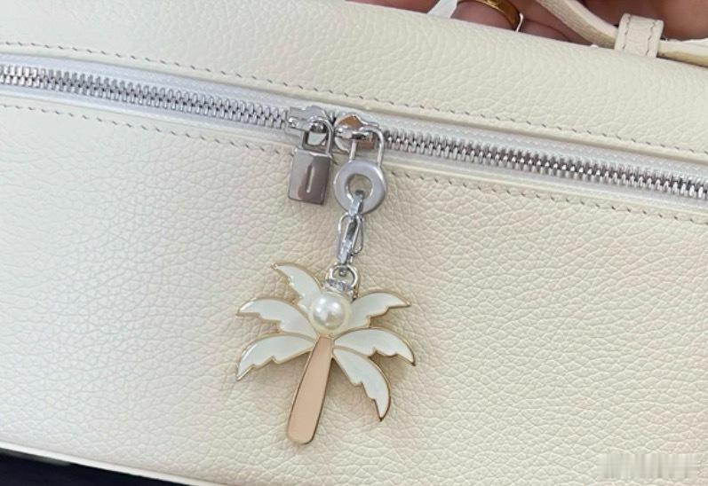 好喜欢这个搭配 珍珠真的点睛之笔 ​​​