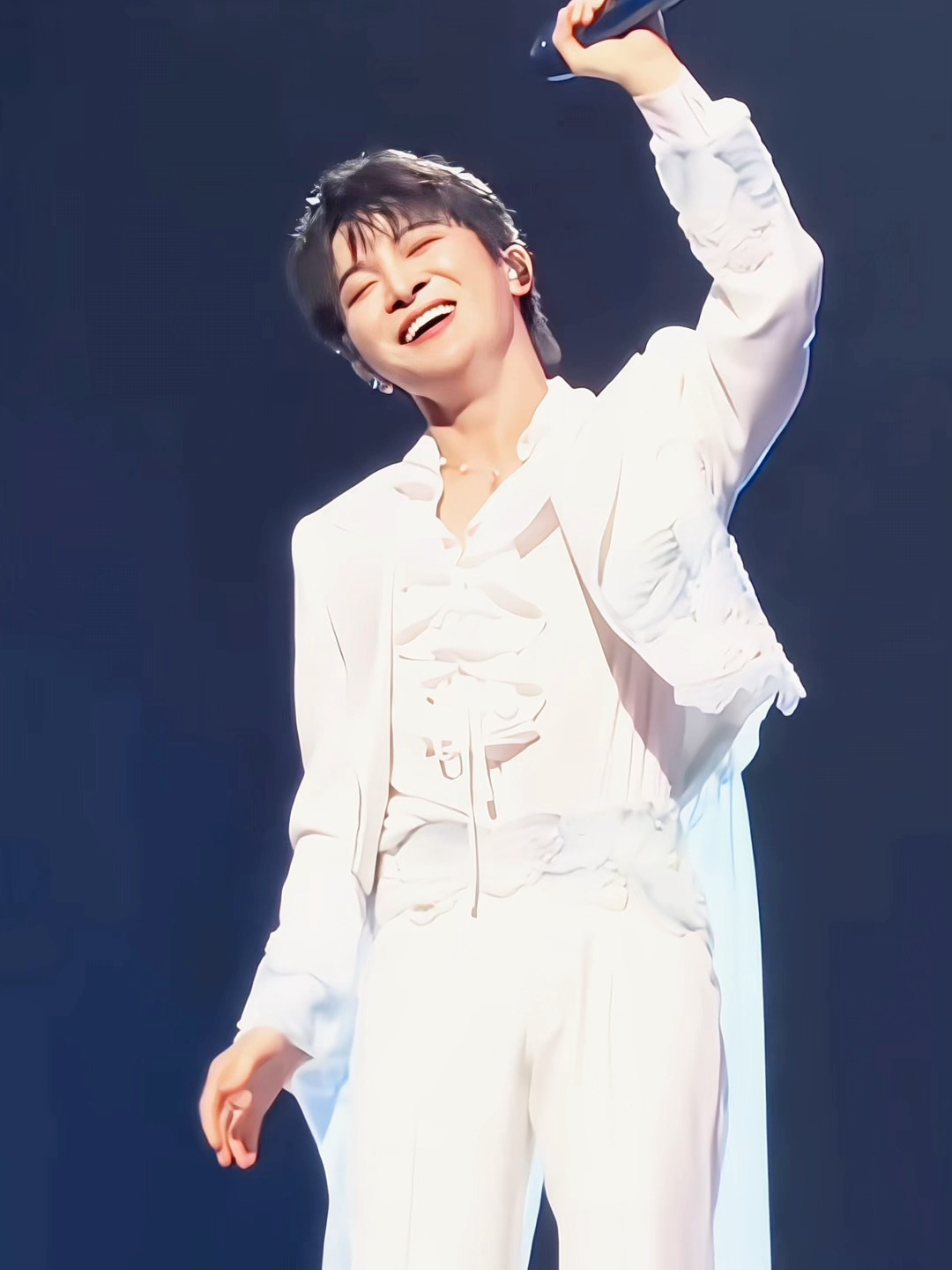 周深[超话] 周深不语只是一味的飙高音.. ​​​