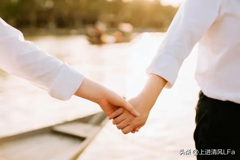 6月14日，水瓶座的综合运势为63%，中等水平，但可得警惕“温水煮青蛙”的舒适圈