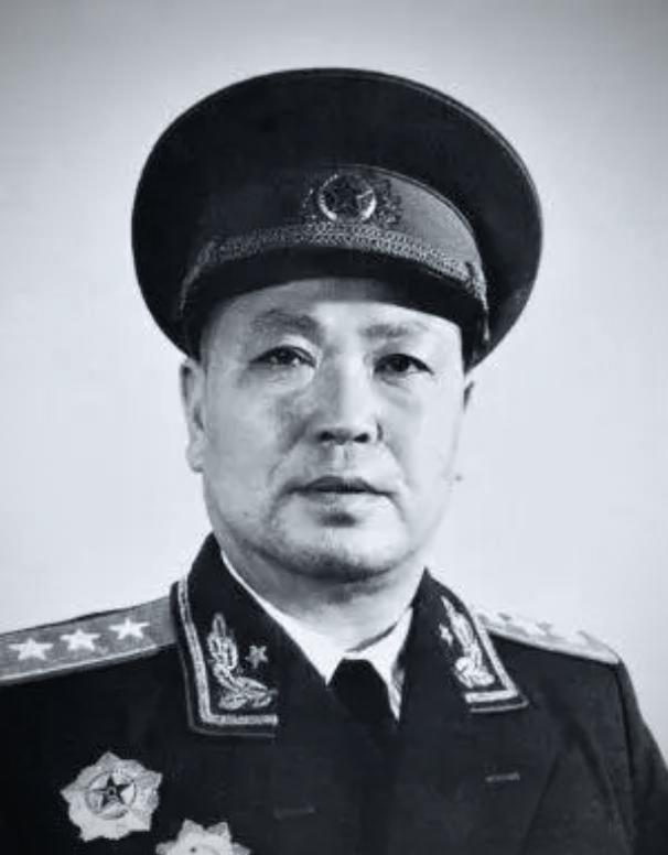 他是湘鄂赣最后的省委书记，领导三年艰苦游击战，与中央失联、孤军奋战，被外界长期误