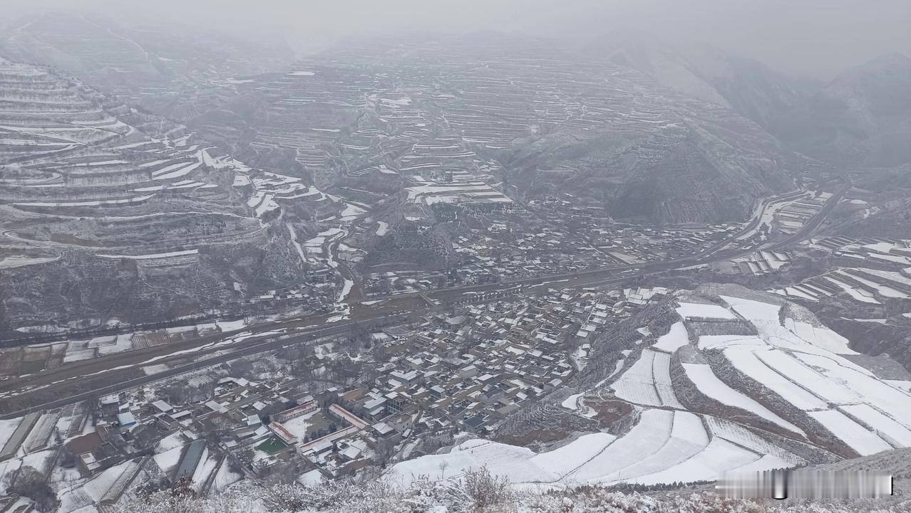 武山县的改口村，仿若一处隐匿于尘世的灵秀之地，人杰地灵，满是岁月沉淀的韵味。当雪