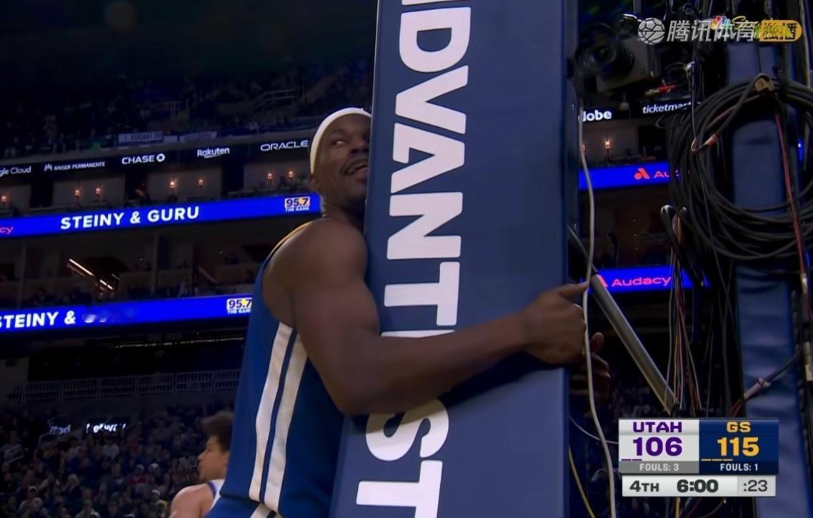 巴特勒抢断乐福传球后的表情