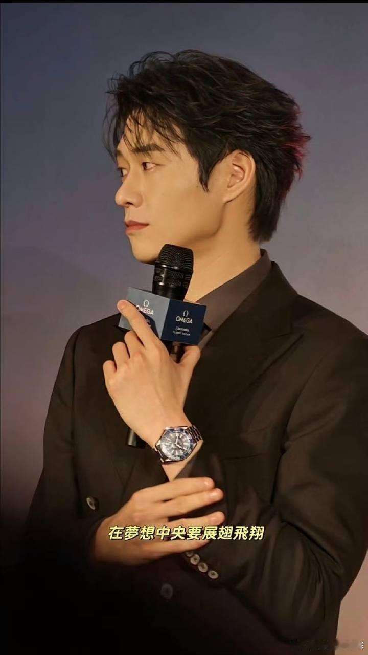 魏大勋今晚活动状态，好帅 