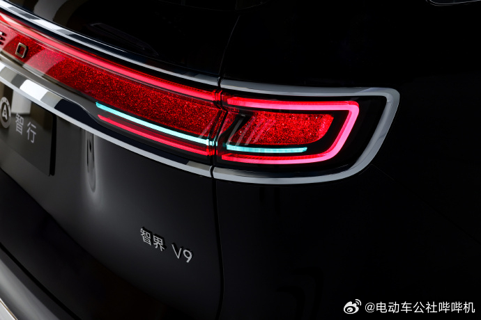 今天的车圈属于鸿蒙智行，智界V9也在发布会现场亮相，感觉每一款车单拎出来热度都极