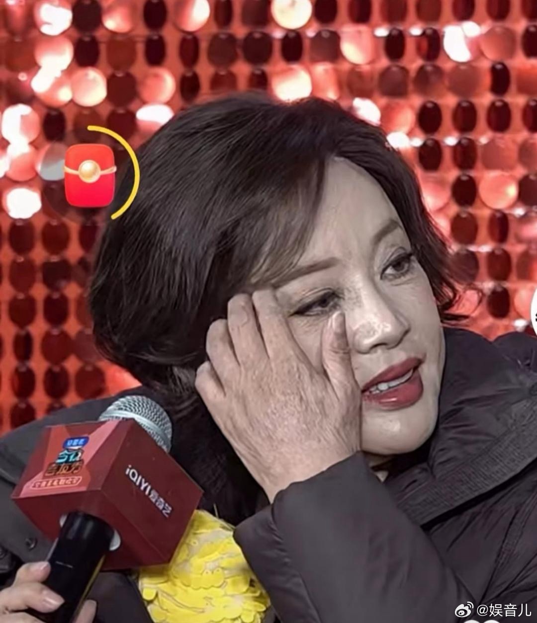 刘晓庆的手，暴露了她的年龄。 