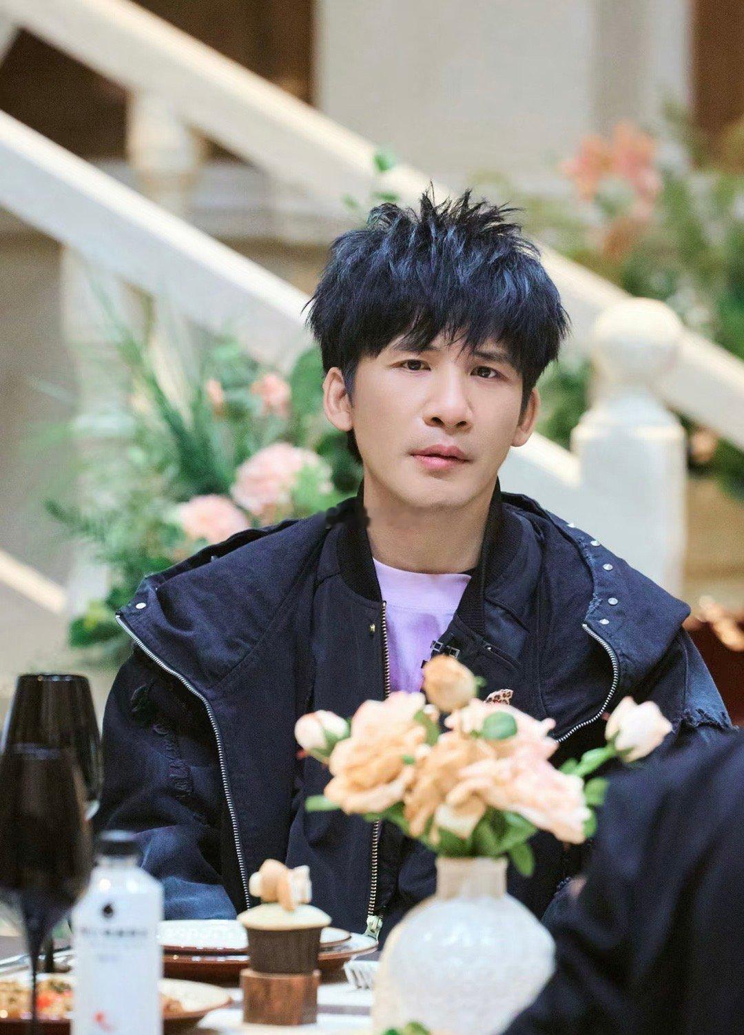 抽象的事大张伟顺脚就办了不愧是大张伟，总能用最随意的方式制造最大的笑点，抽象办事