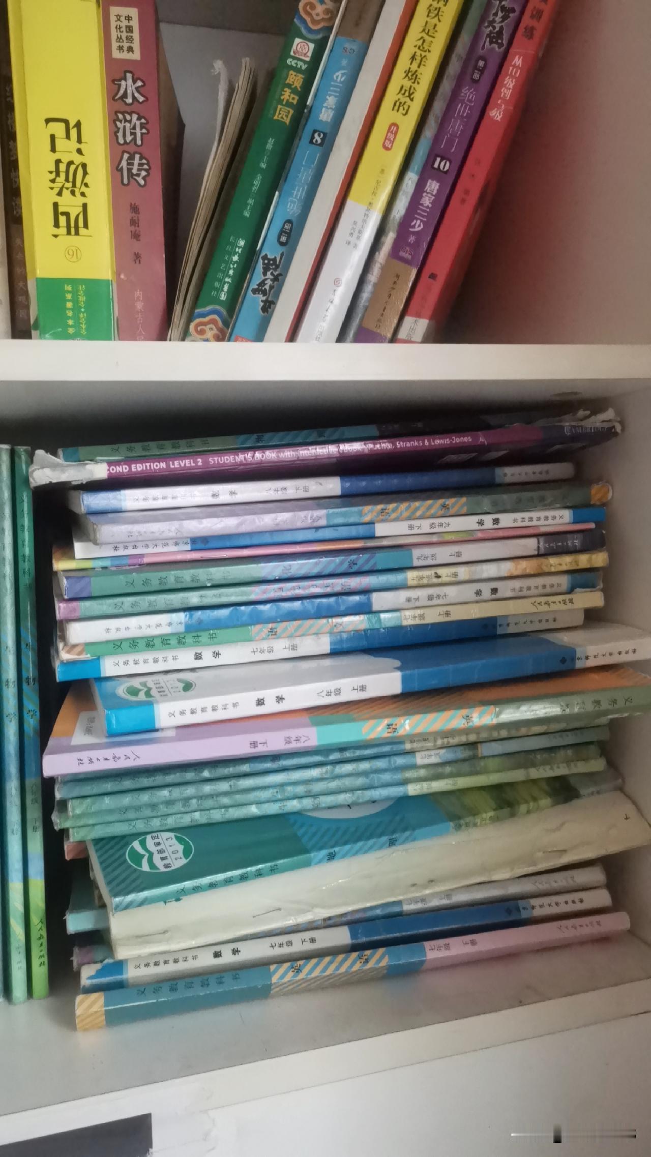 家有中考生的家人们，你们现在是怎么处理的了？
    我现在的态度真的很纠结，孩