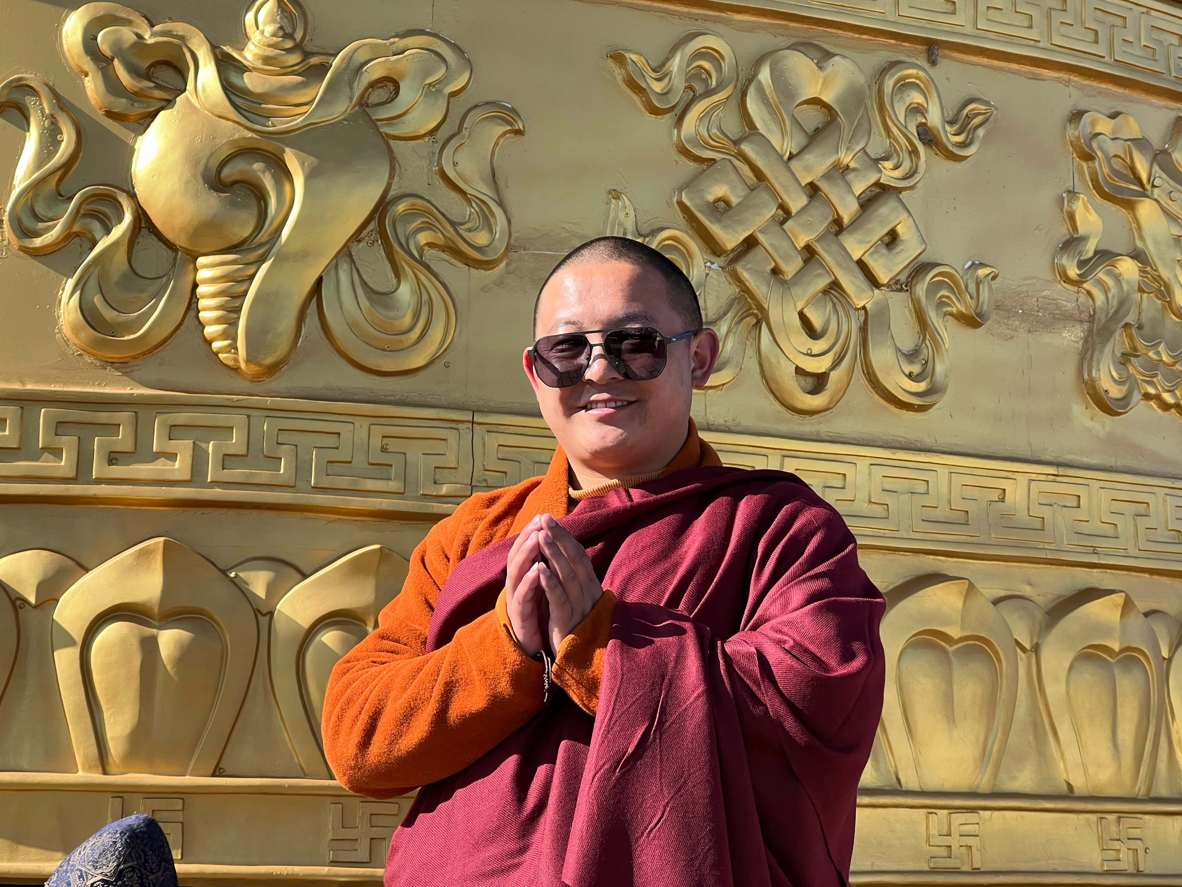 人可以忘掉过去，但不能重复犯错；人可以忘掉昨天，但不能放弃今天；人可以暂时地忧伤