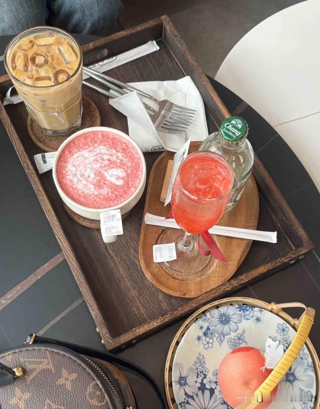 回归生活 认真搬砖毕竟诗和远方都很贵