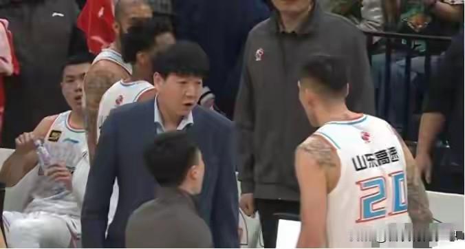 北控和浙江是伪强队，山东算不上豪华阵容，山东队国内球员只有高诗岩算好一些，其他球