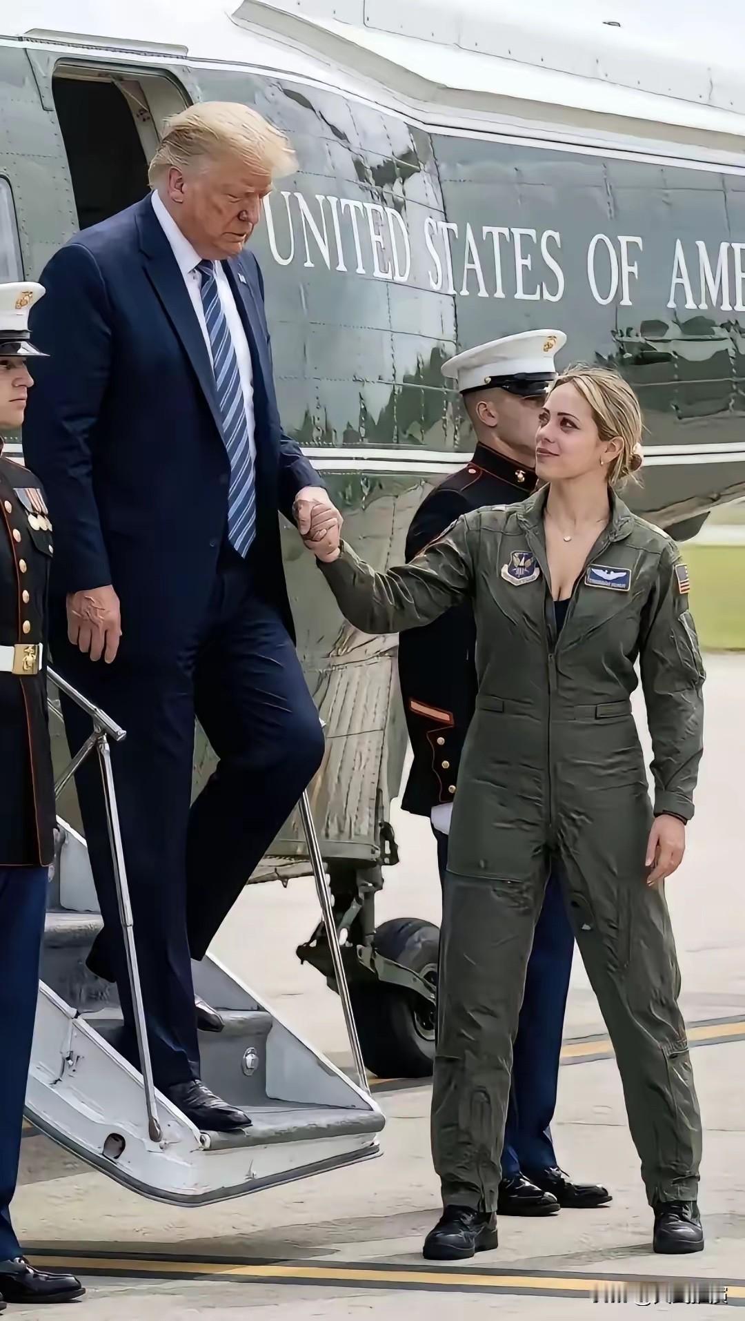 美国高层很懂特朗普，知道怎么去让特朗普疲惫的心重新燃起来

特朗普坐飞机赶路，整