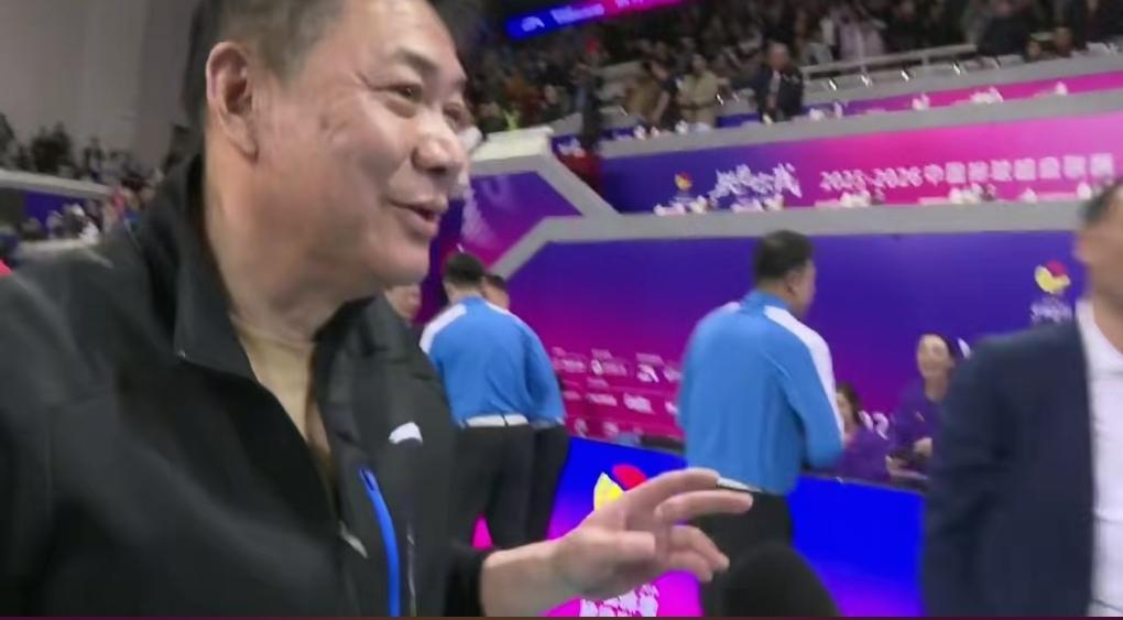 上海女排夺冠！蔡斌国内执教远超郎平！国内联赛第一人！执教两个球队逗拿到冠军！帮助