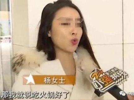 网恋初次奔现，一女子随手点了常吃的帝王蟹与和牛，菜价也就6000出头。本想开一瓶