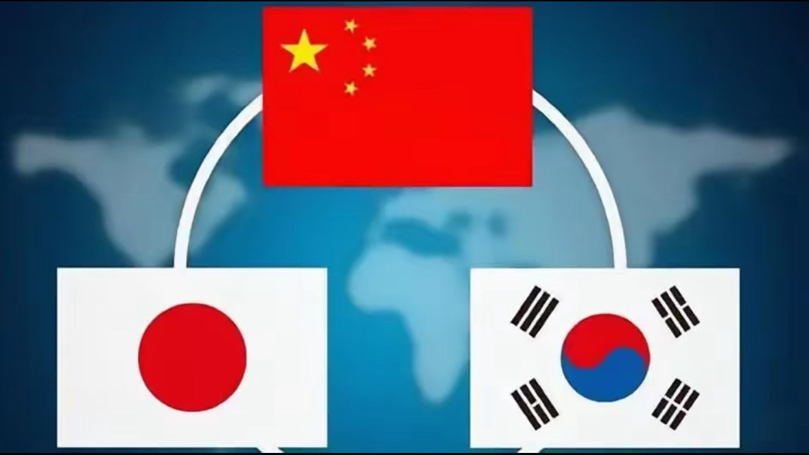 日本随意更改历史，隐藏自己的侵华行径一直给军国主义招魂是板上钉钉的灭亡之举！当时