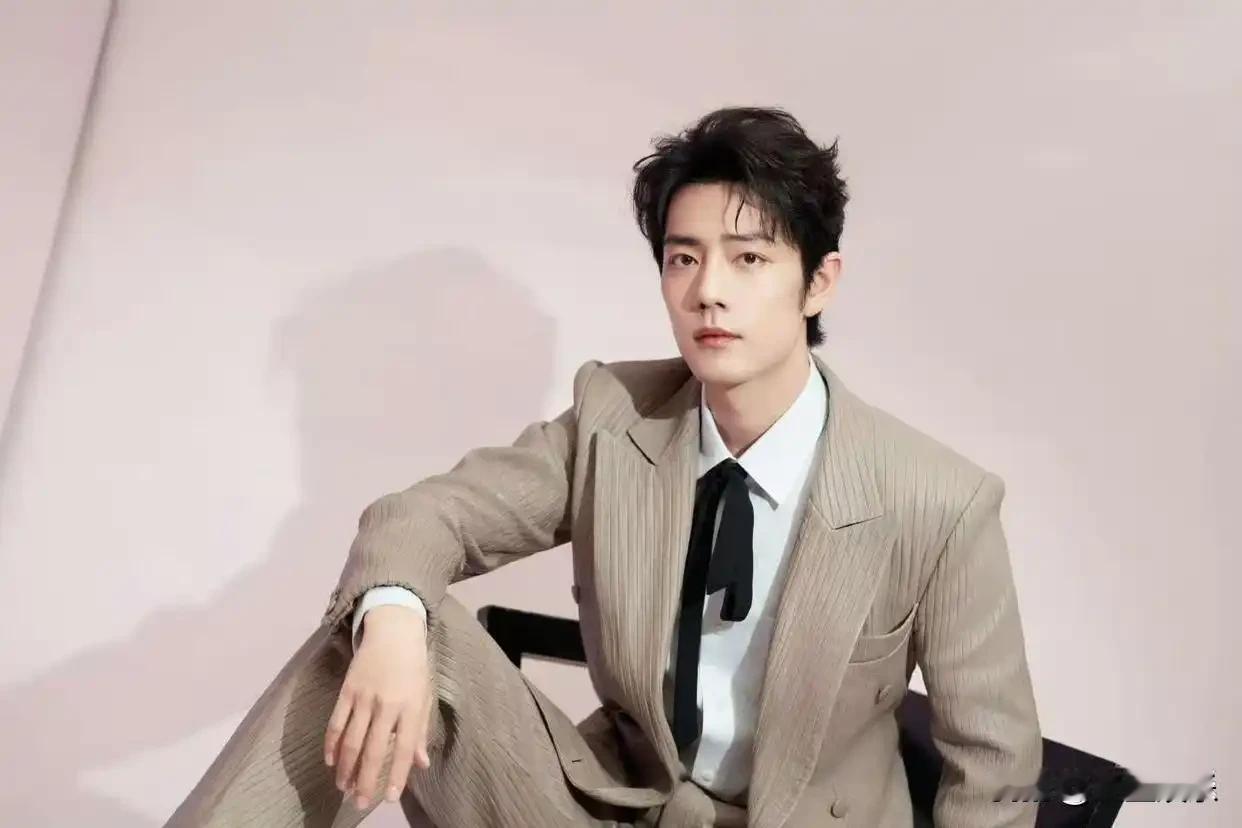 最特别的是，这剧没有感情线！主打纯智斗，讲主角团被困"终焉之地"，每十天经历一次