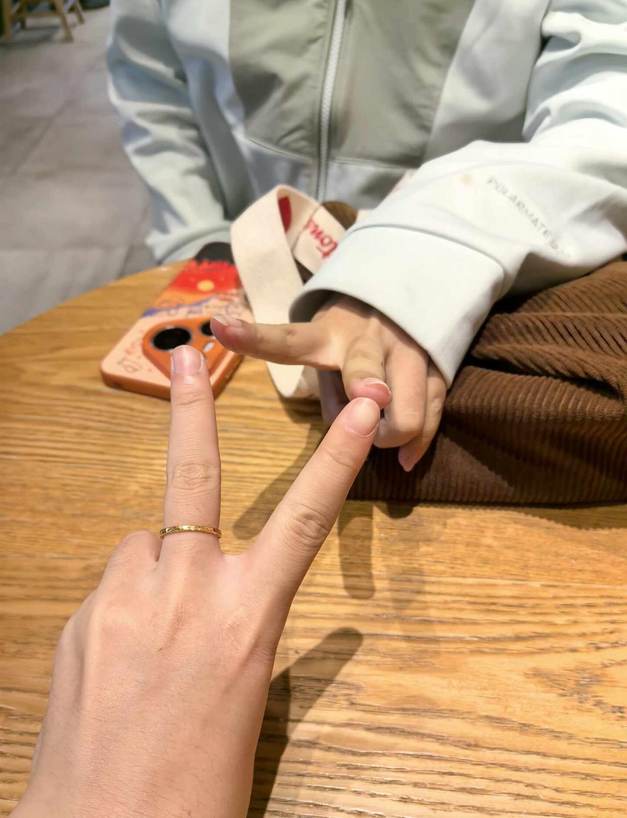今天见面会和同担见面啦！
好开心好开心！！！一起在咖啡店看见面会也太爽了吧[流泪