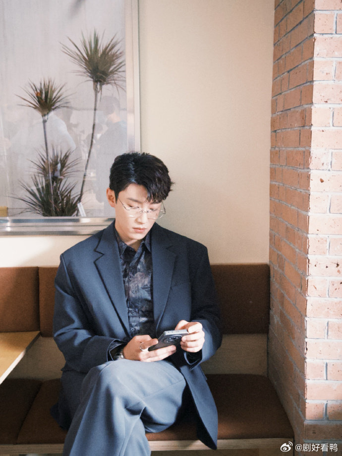 代旭说不要为别人而活 喜欢代旭对待人生的态度，不会去在意他人的看法，而是自顾自的