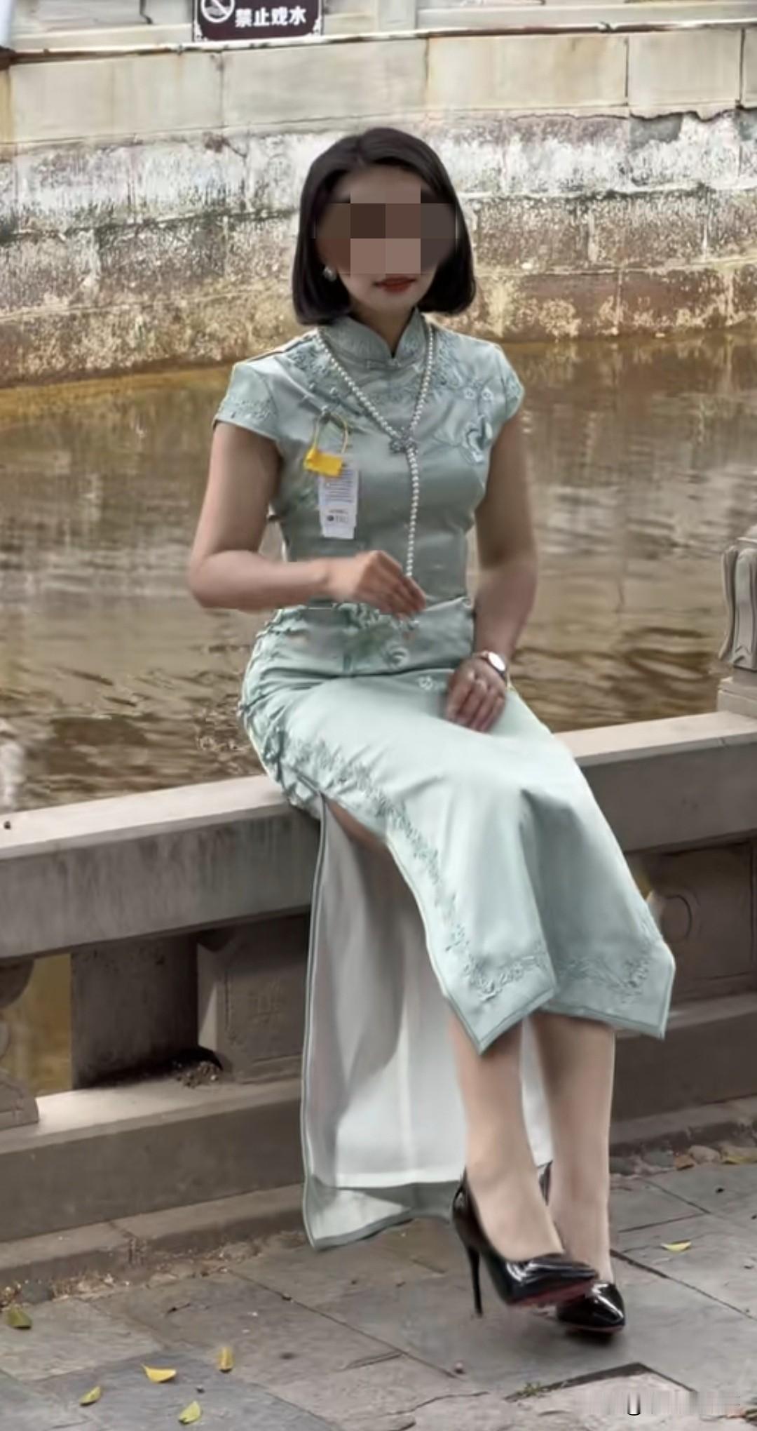 先把写真拍了，吊牌的事可以后期P图解决，打的一手好算盘啊。真是鄙视这样的人，不管