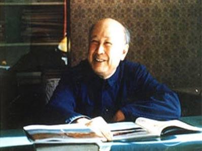 1964年，钱学森回家吃饭，夹起一块红烧肉，突然惊呼：“别吃，拿去化验！”，谁知