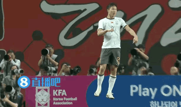 国足0：1憾负韩国，这三位球员真的该考虑离开国家队了！1. 张玉宁2. 方昊3.