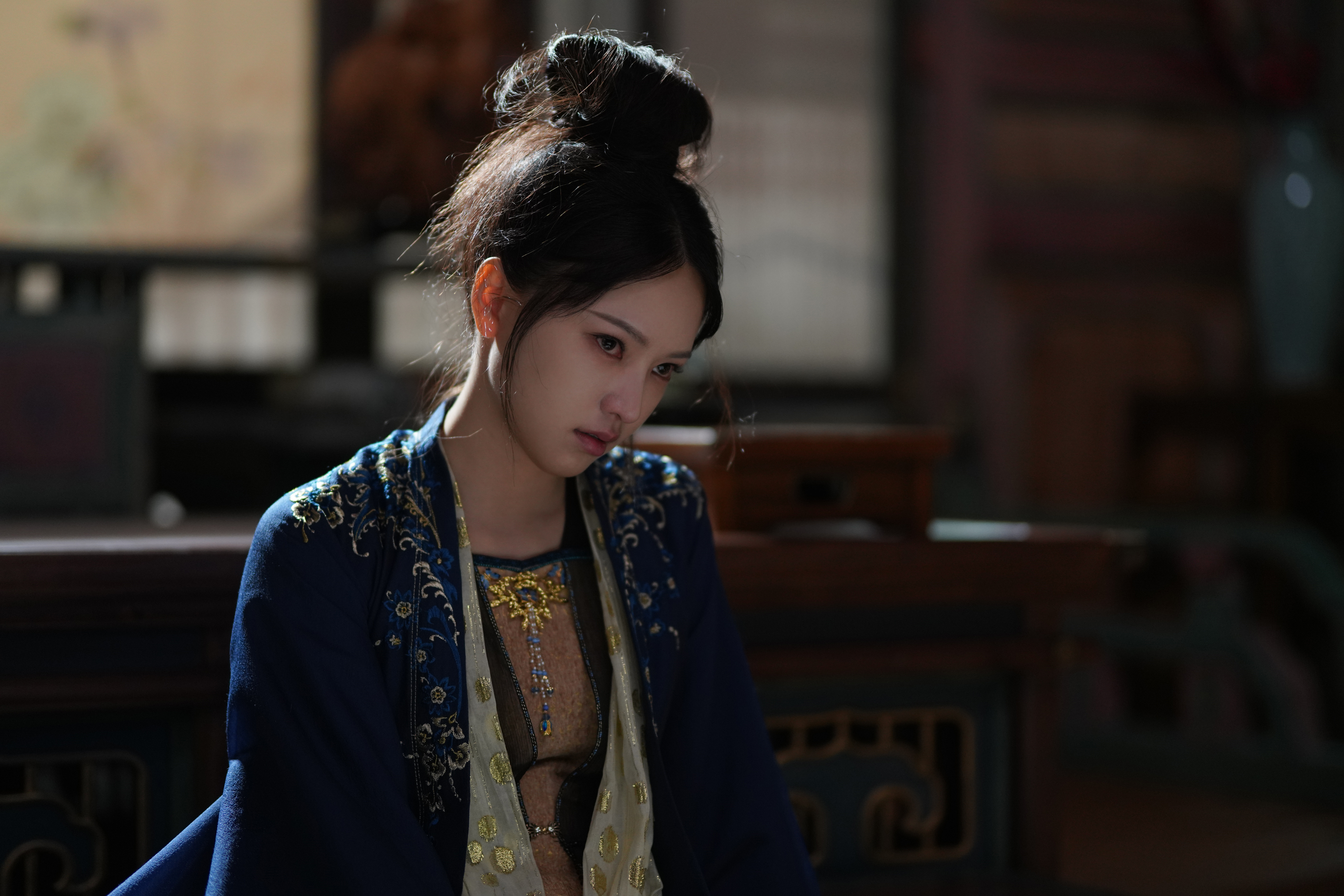 #黄灿灿好美# 黄灿灿好适合这种充满着破碎而又坚韧的角色呀，在《长相思2》当中饰
