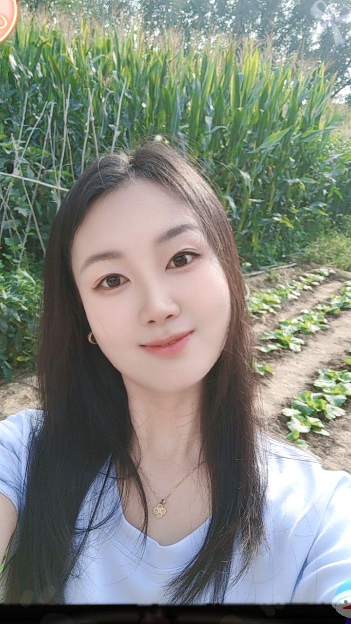 每次回到老家都要来小菜园转转，心情瞬间好。