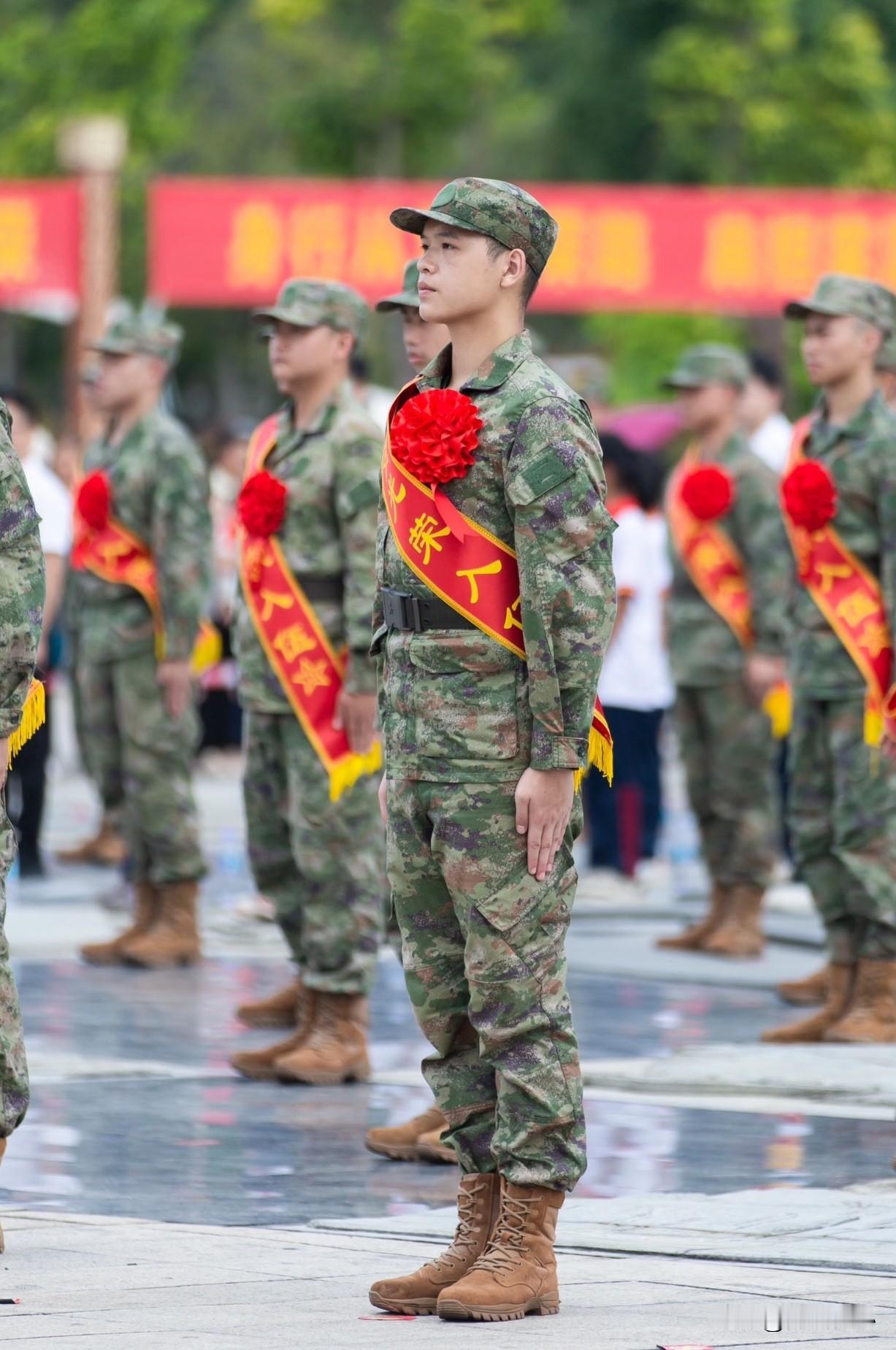 没有香港青年想参军入伍吗！这话千万别乱说容易让不了解情况的人心生误会，所有不了解