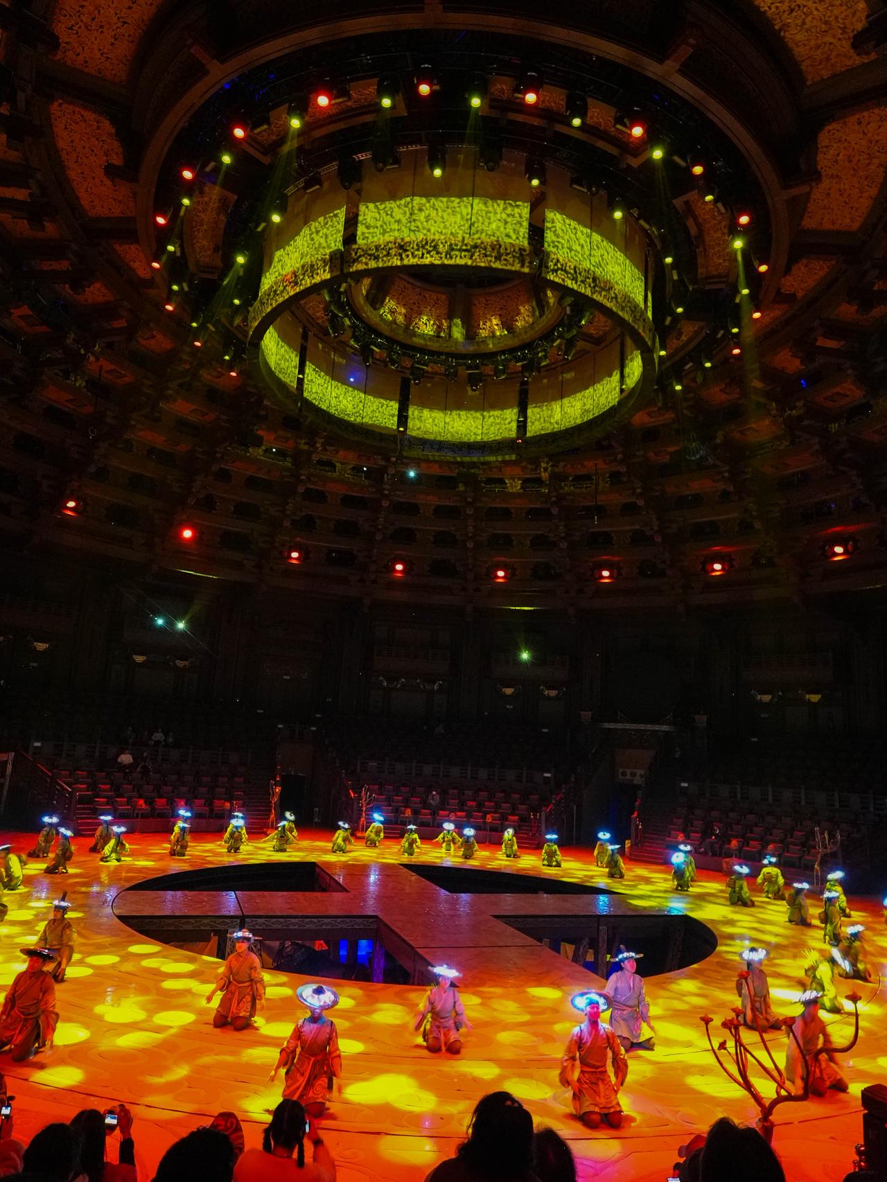 来汉中兴汉胜境，千万别只拍照打卡了！
一定要留足时间看这场《汉颂》，
直接把大汉