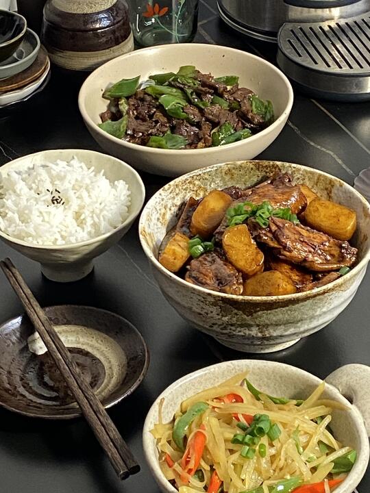 今日菜谱📜年糕鸡翅 小炒黄牛肉 酸辣土豆丝