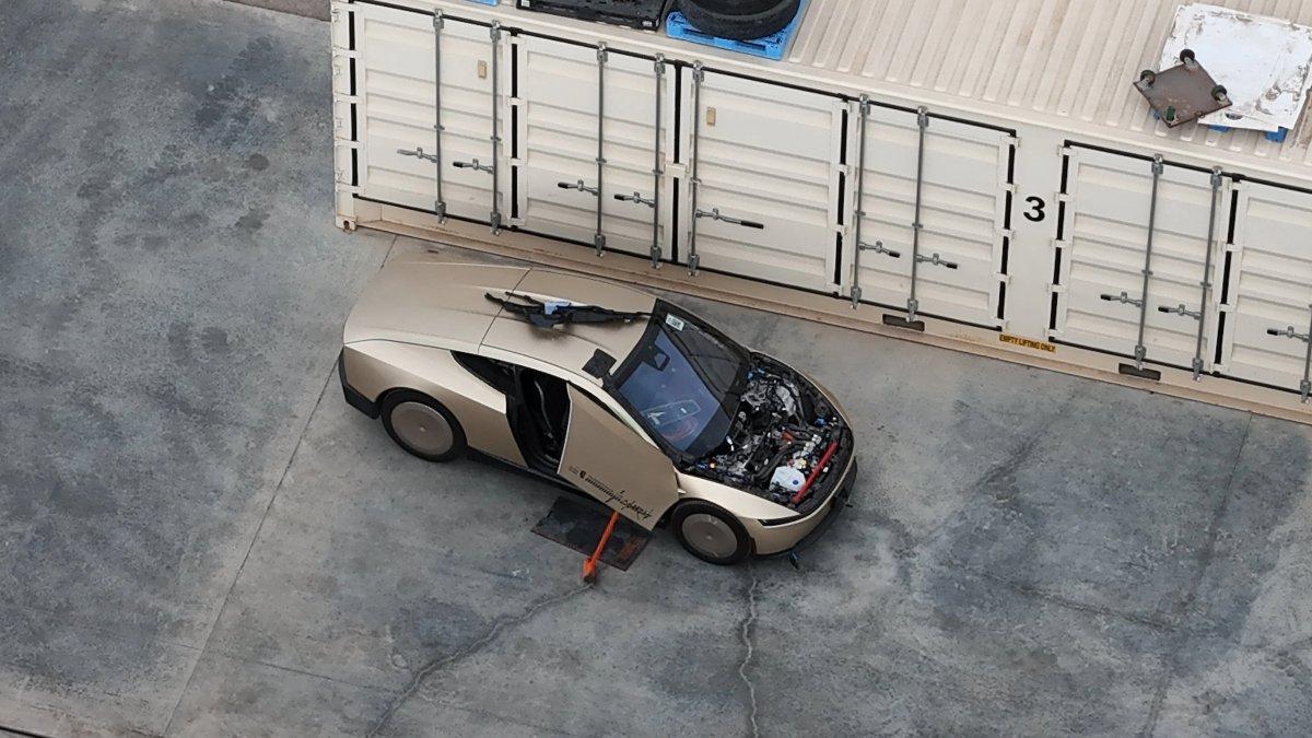 特斯拉Cybercab机舱曝光  不是前备箱 换清洗系统
 
前舱不是前备箱，里