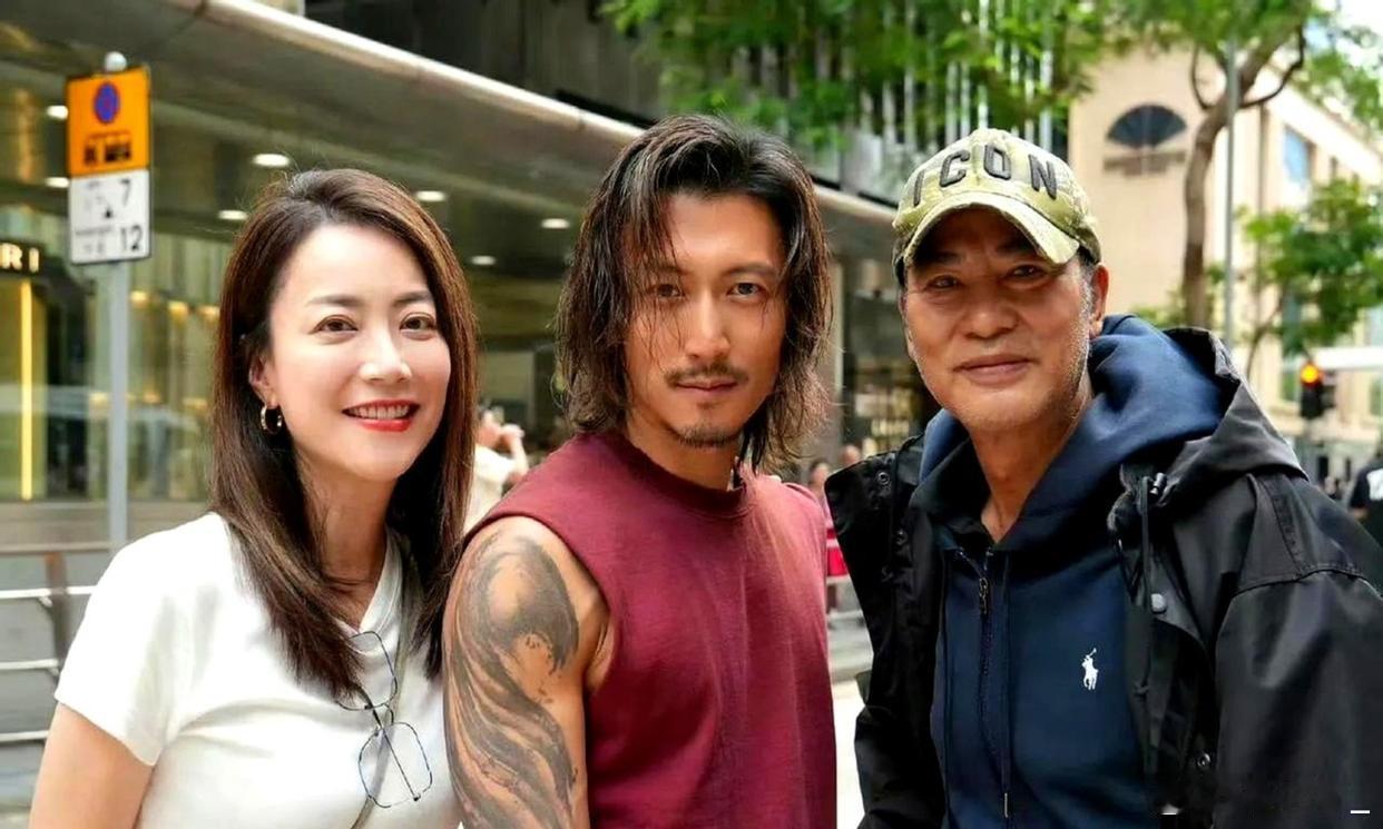 谢霆锋留胡子更man，超越谢贤魅力十足 ​​​