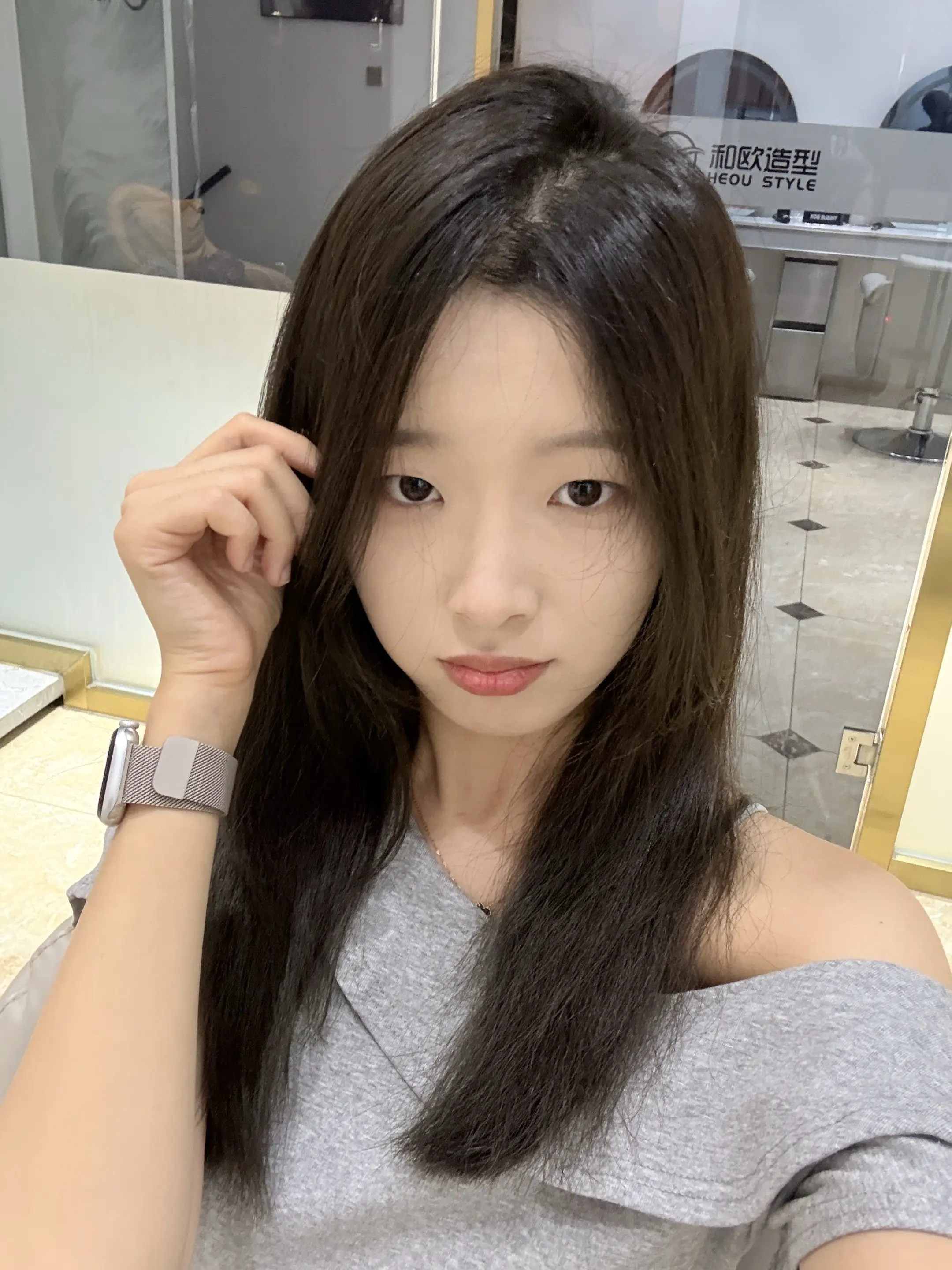 我是 一个非常爱买衣服和爱吃的小女孩 喜欢买可爱的各种小东西  喜欢吃...