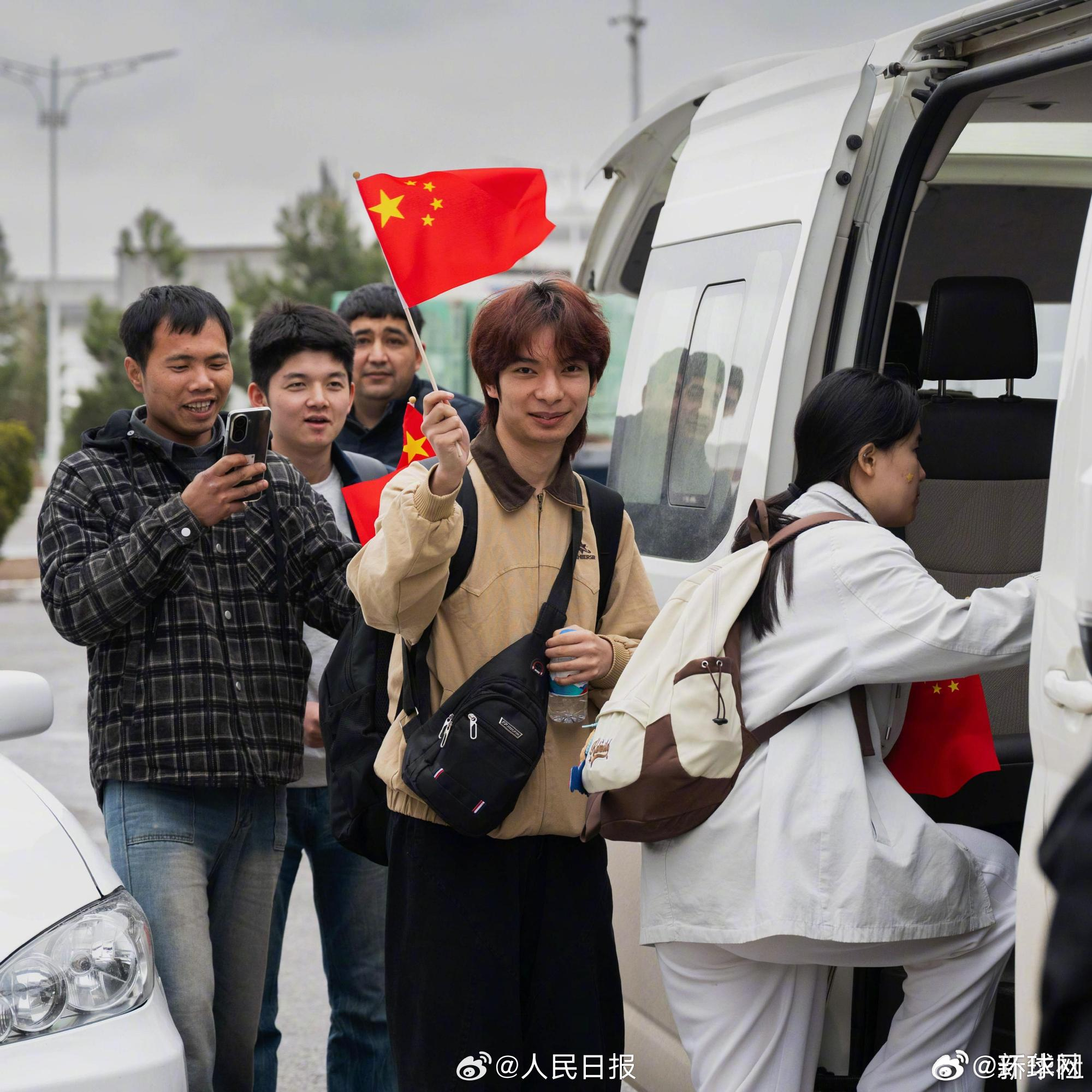 【#25名在伊中国公民经土库曼斯坦回国#】首批3月3日从伊朗撤至土库曼斯坦境内的