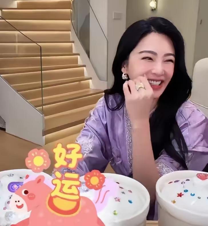 张雨绮居然还能出来直播卖货？

负面舆论一大堆，全程装死不回应，如今影视、综艺、