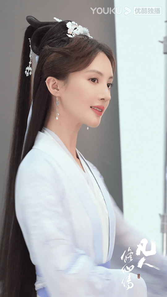 金晨仙姐清冷感金晨真的好漂亮，好美呀！好像一个花仙子一般！简直就是仙女下凡呢 ​