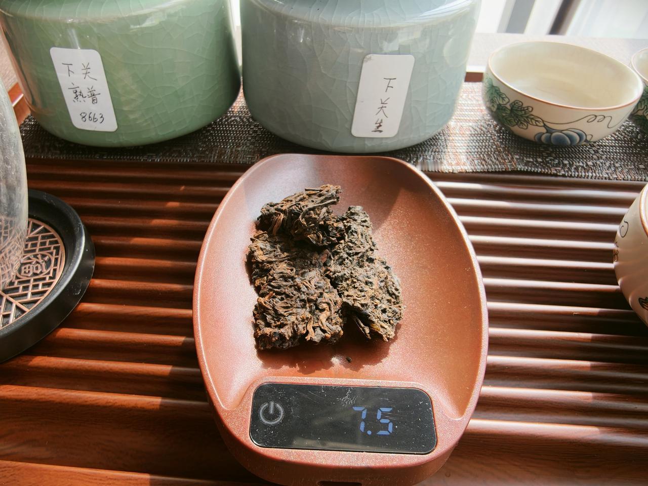 今天试了一下生普和熟普混合在一起泡，别有一番风味，喝起来既清爽又舒服，推荐大家尝