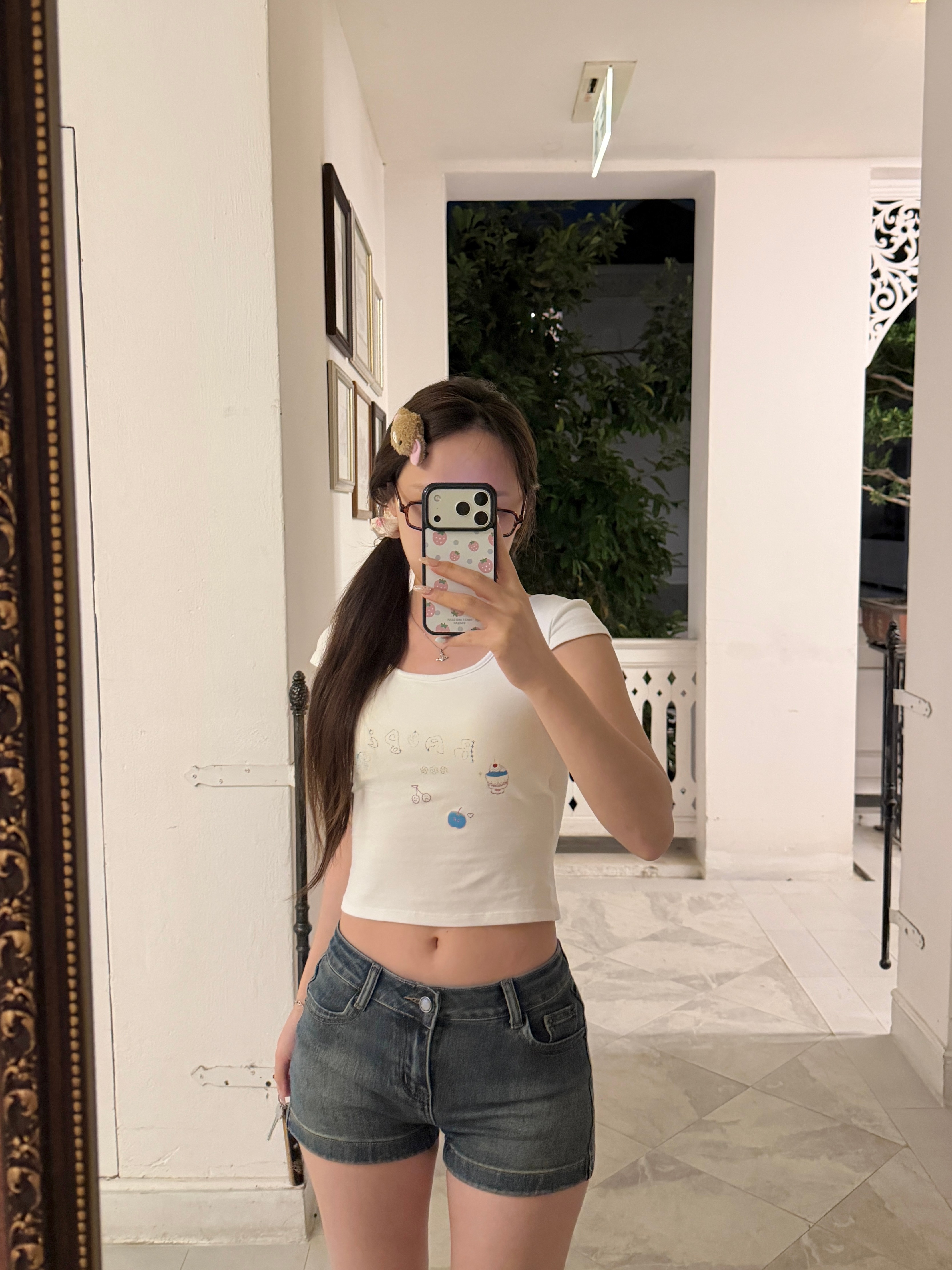 穿上了早上的那套出门吃饭上条视频的围裙是必须穿的好不好！应该是我挺肚子了才那样 