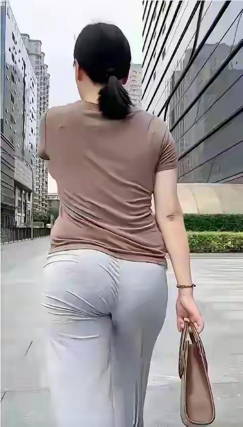 “女人要记住，一定要让自己有脑子。”

女人的脑子，就跟男人的财富和权势一样，是
