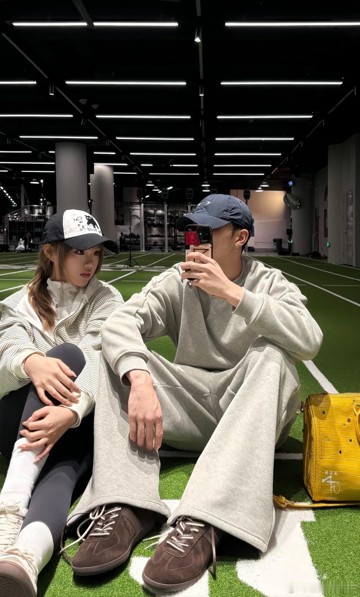 没更新动态的日子都去约会了 