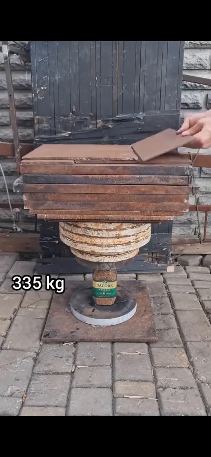 咖啡瓶子能抗住多大的压力？
·100kg：30kg。
·45kg：60kg。
·