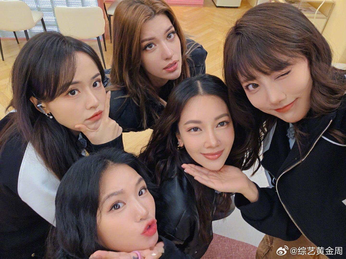 李艺彤[超话]李艺彤糊弄学大师笑不活了！李艺彤三公选人现场简直是 “糊弄文学” 