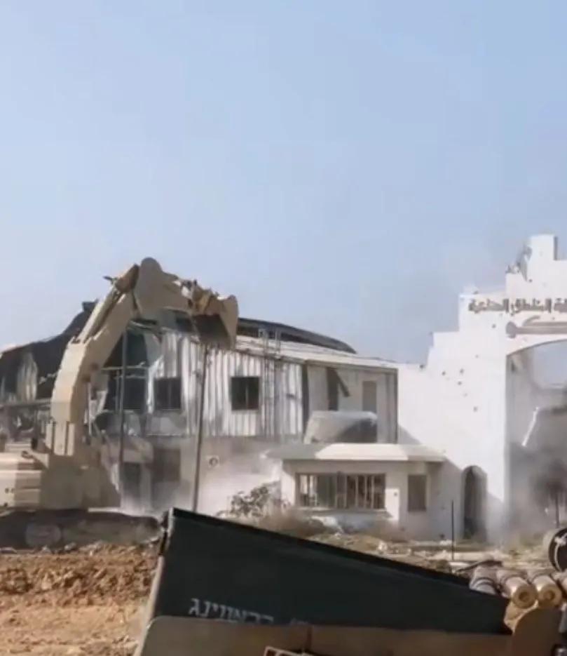 根据媒体报道，为了进一步摧毁阿拉伯人的抵抗能力，打击阿拉伯人的抵抗意志，犹太军队