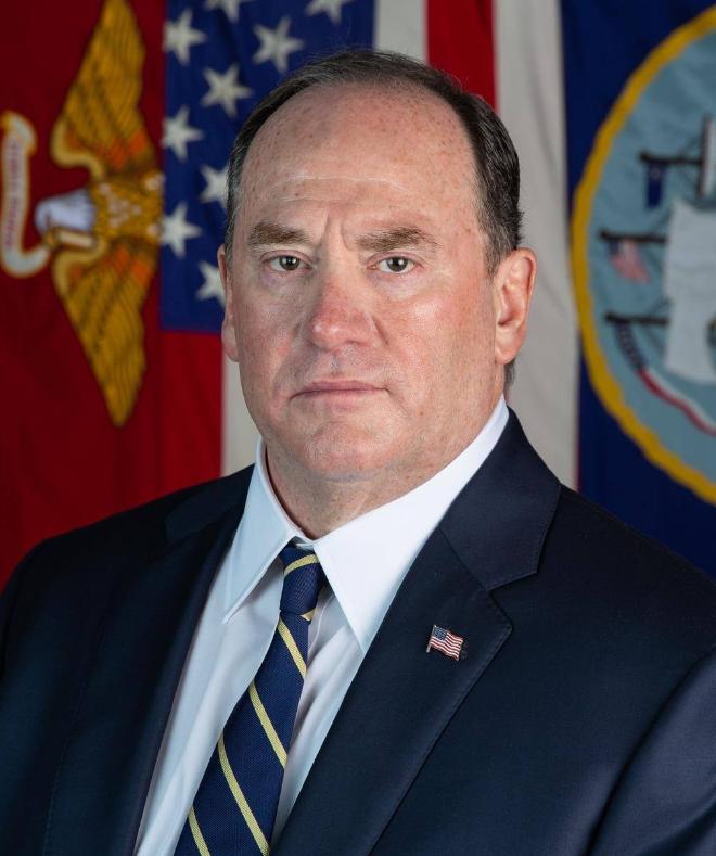 封锁霍尔木兹海峡的关键档口，美国海军部长费伦辞职
 
4月22日，五角大楼连一点