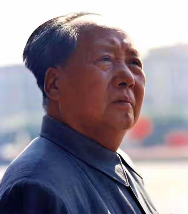 我个人投“一切反动派都是纸老虎”一票。

这句话霸气在哪？它不是简单骂人，而是捅