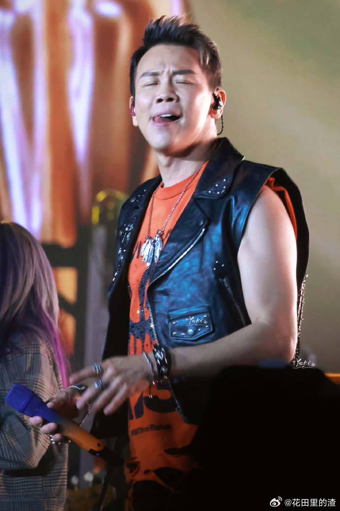 陶喆把压箱底的都拿出来了  以前也看过他演唱会，但这次完全不一样，从舞美到编排都